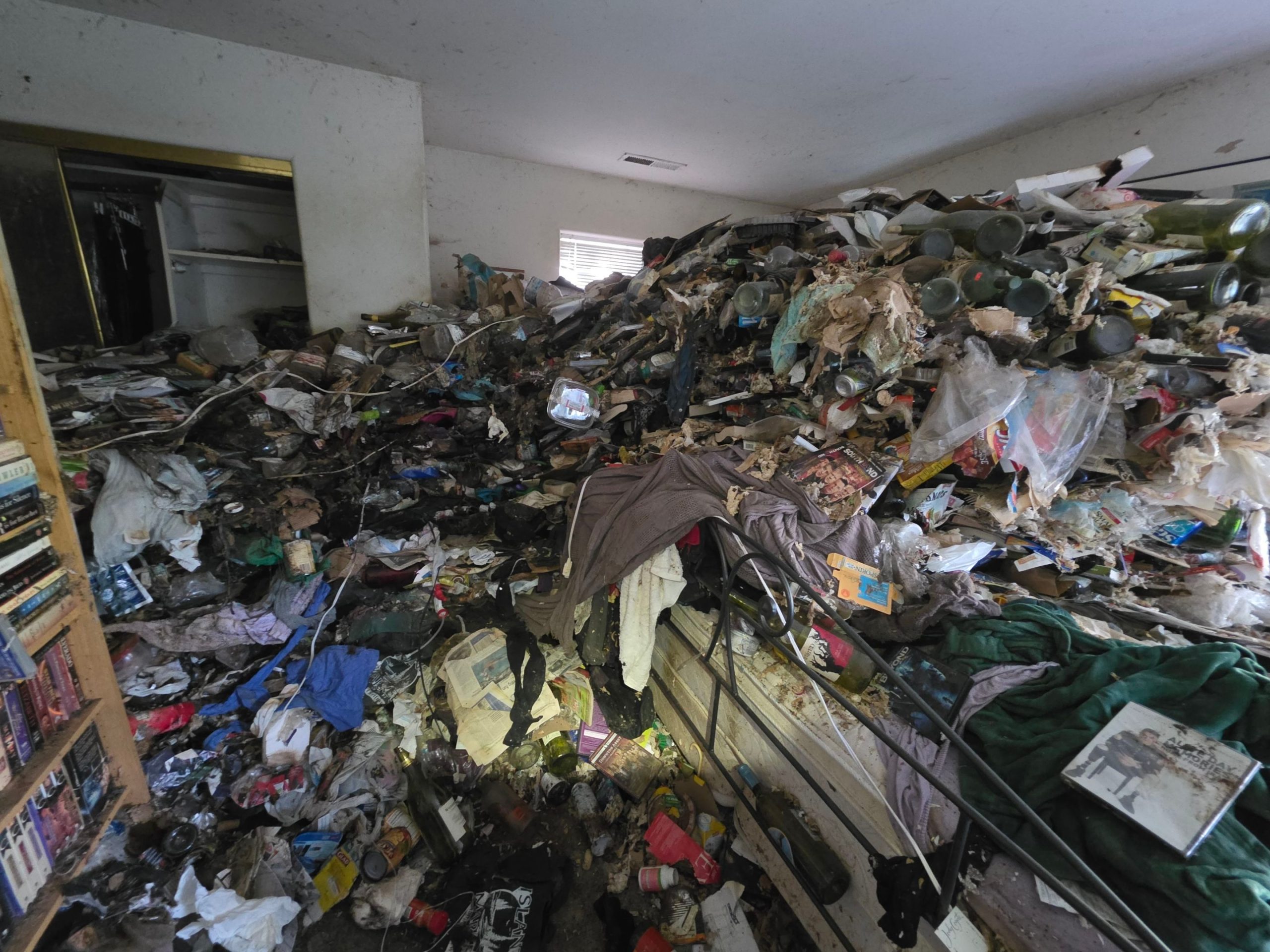 hoarded-bedroom-2